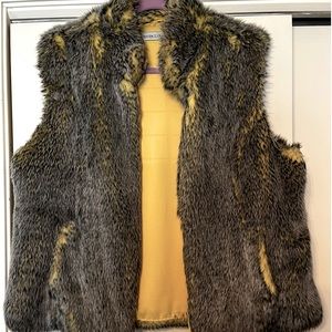 Faux fur vest, yellow /grey